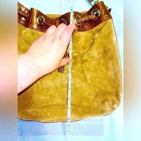 🏵️Cole  Haan Drawstring Hobo Hazelnut soft Suede luxurious bag 🏵️ - Picture 5 of 10